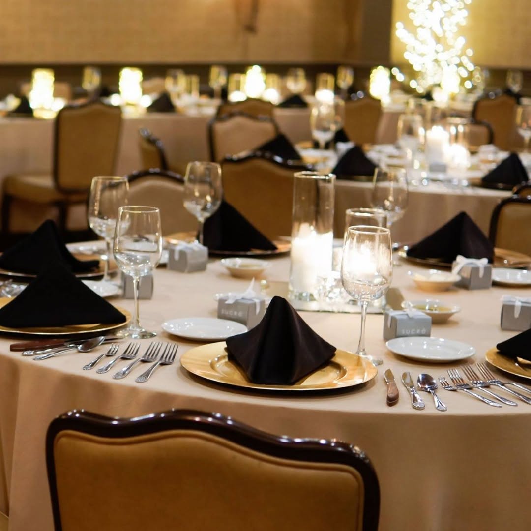 Table setting with gold chargers